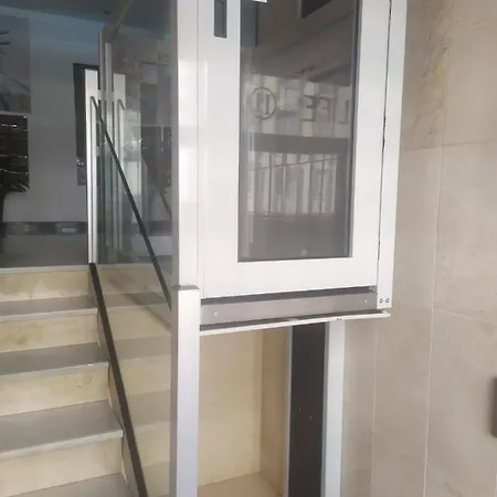 Amplio Piso En Centro De *